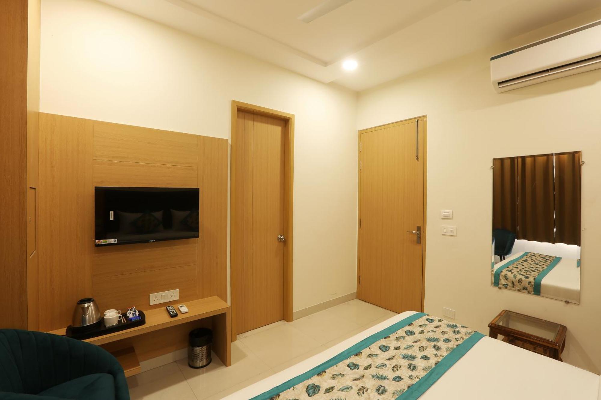 Hotel Prithvi Palace Igi Airport Delhi Ню Делхи Екстериор снимка